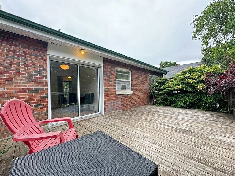 73 Eugenia St #UPPER LEVEL — Photo 32