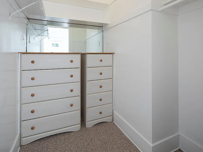 Windsor Apartments — Photo 7