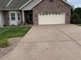 104 Bluffview Dr, Troy, MO 63379