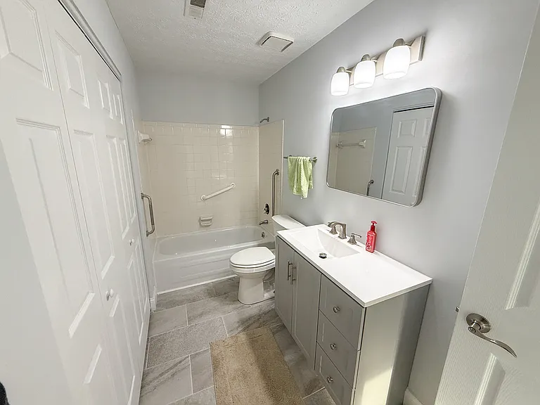 400 Sherwood Green Ct #400 — Photo 11