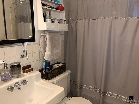 Rented by R New York | media 64