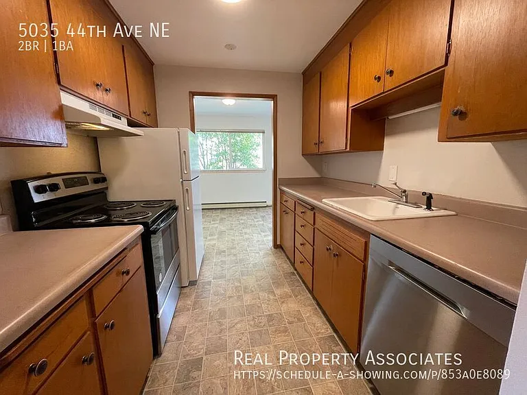5035 44th Ave NE — Photo 2