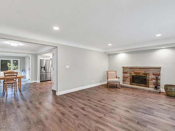 5th image of 25118 Carey Ln