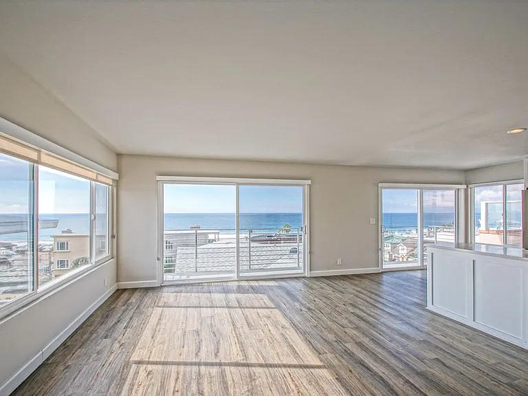 307 Bayview Dr — Photo 4