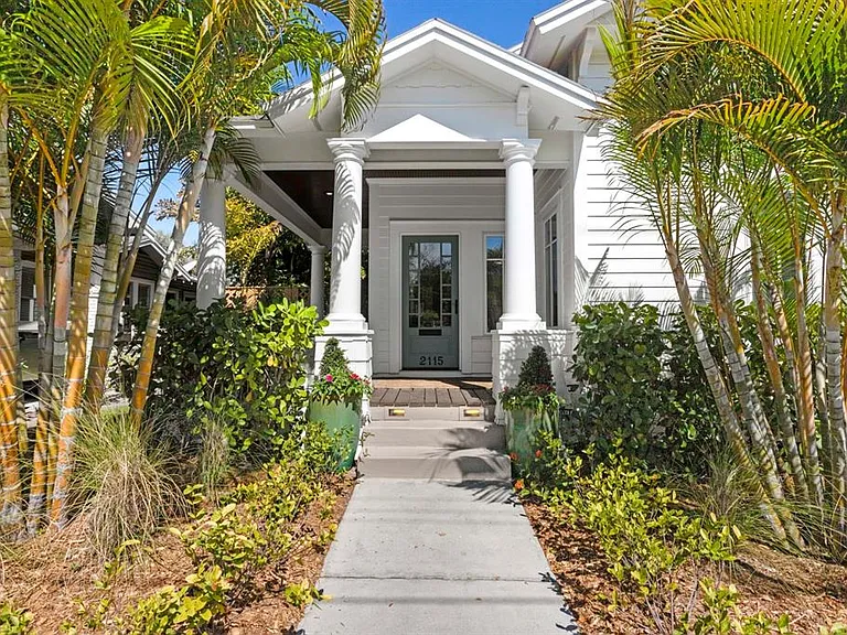 2115 W Watrous Ave — Photo 43