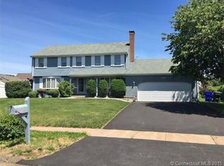 121 Old Common Rd, Wethersfield, CT 06109