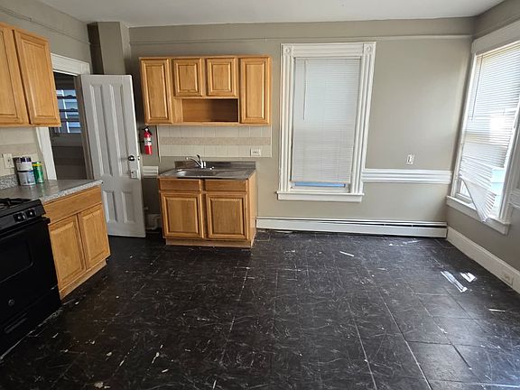 4th image of 21 Piercy St #1