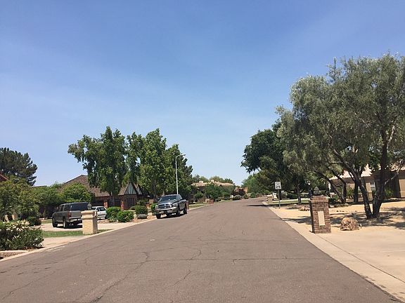 Exterior Neighborhood (street photo)