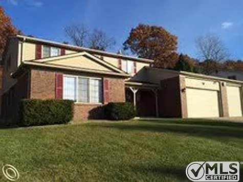 379 Melinda Cir E photo 1