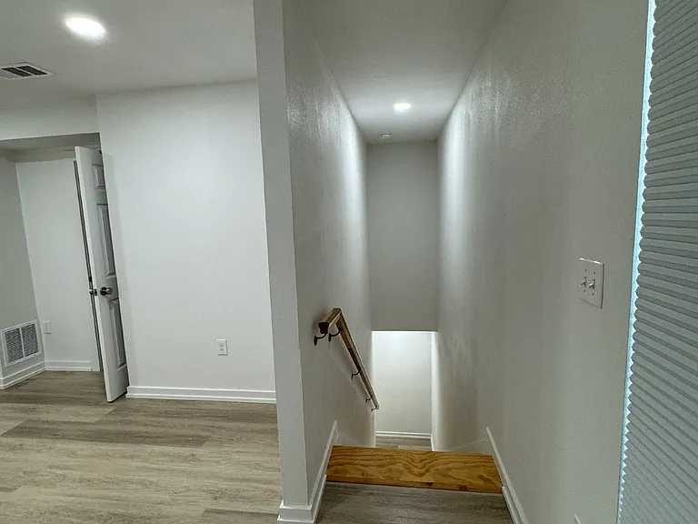 700 Hines Ave — Photo 16