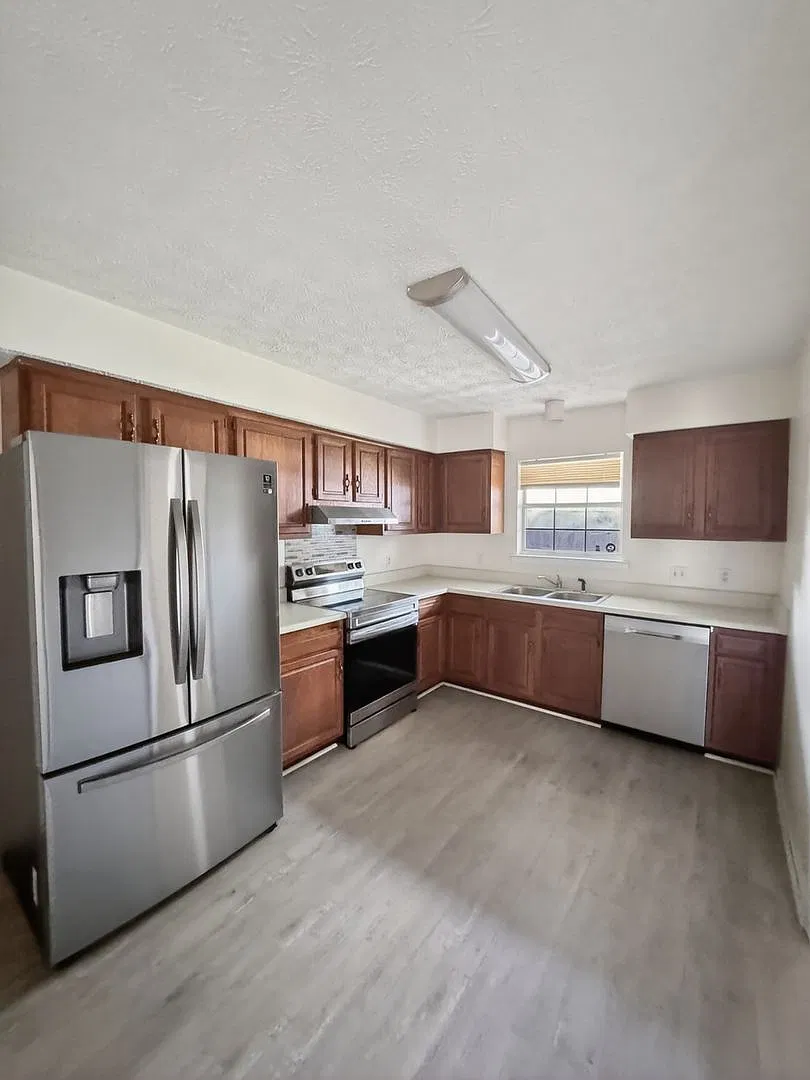 Hot Summer Move-In Special: One Month Free Rent — Photo 4