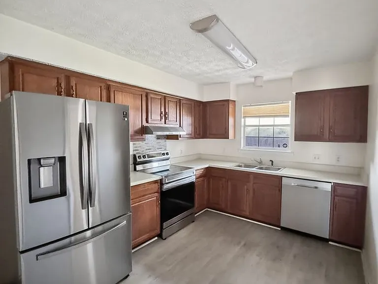 613 Ryan Ln — Photo 4