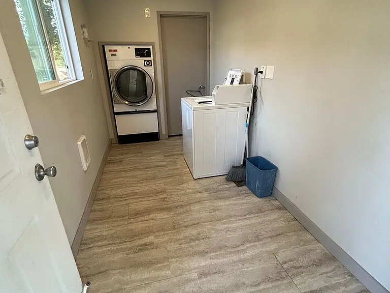 123 NW High St — Photo 1