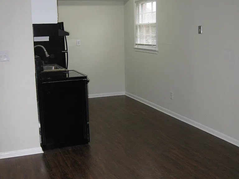840 Little Bay Ave — Photo 3