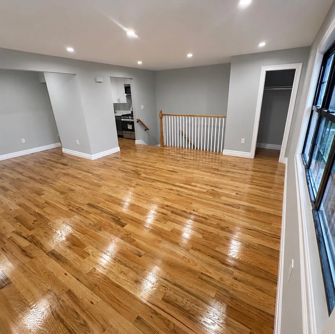 3 bed, 2.0 bath, 2100 sqft, $3,850 — Photo 2