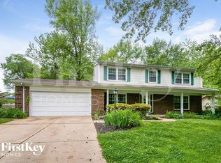 12525 Bay Shore Dr, Florissant, MO 63033