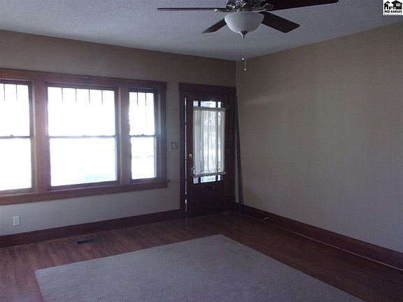 4th image of 21 E 14th Ave