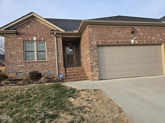 2nd image of 933 Arrowhead Ct