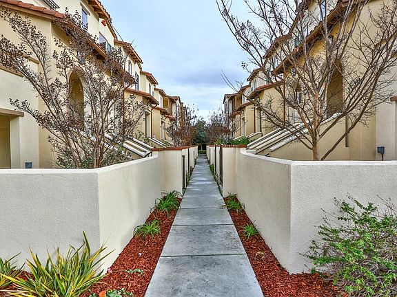 2nd image of 360 Santa Elena Ter #16
