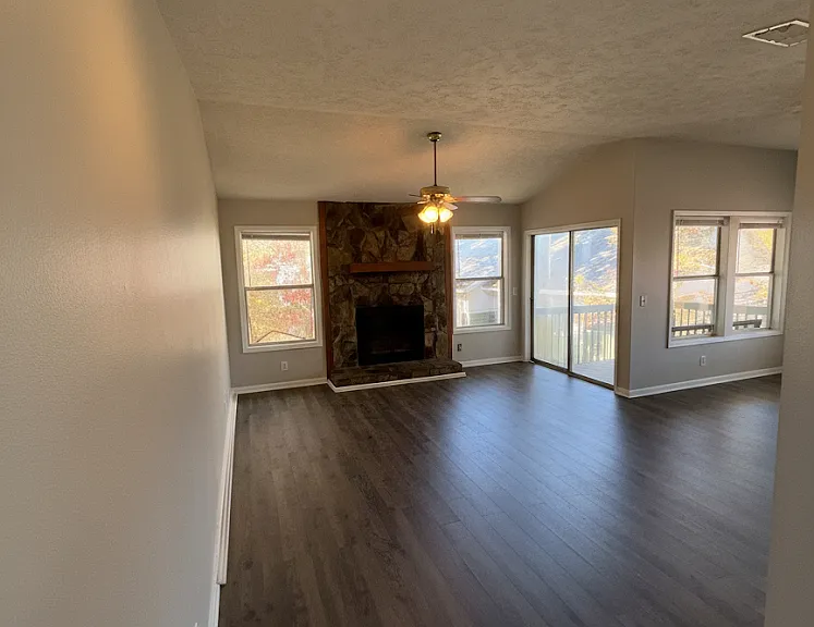 1025 Wood Creek Dr #9 — Photo 3