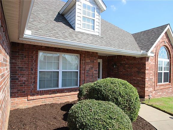 3rd image of 4802 SW Golden Eagle Ave