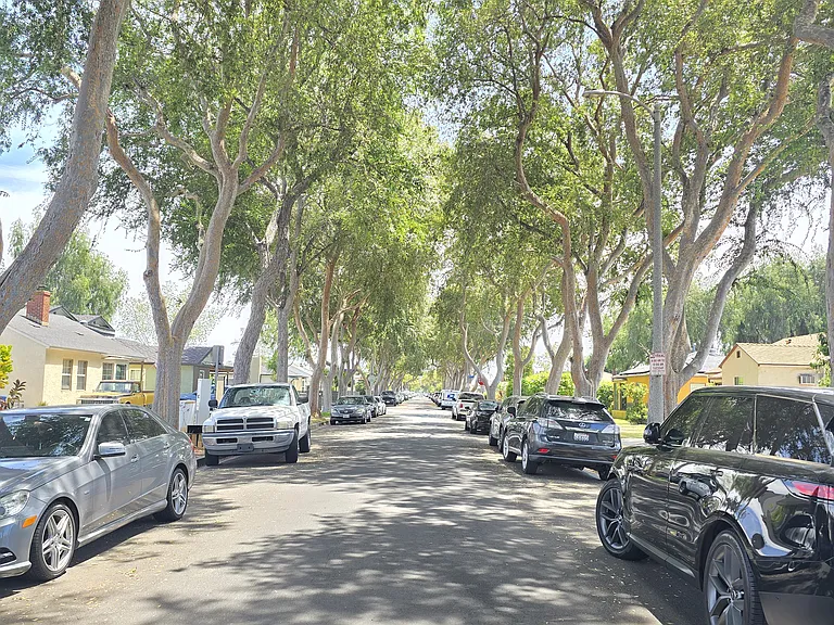 6327 California Ave — Photo 33
