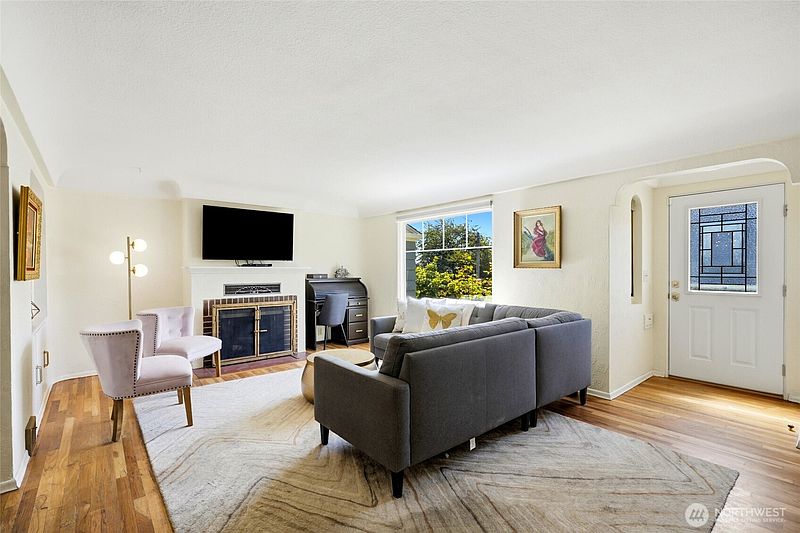 4th image of 3119 25th Street
