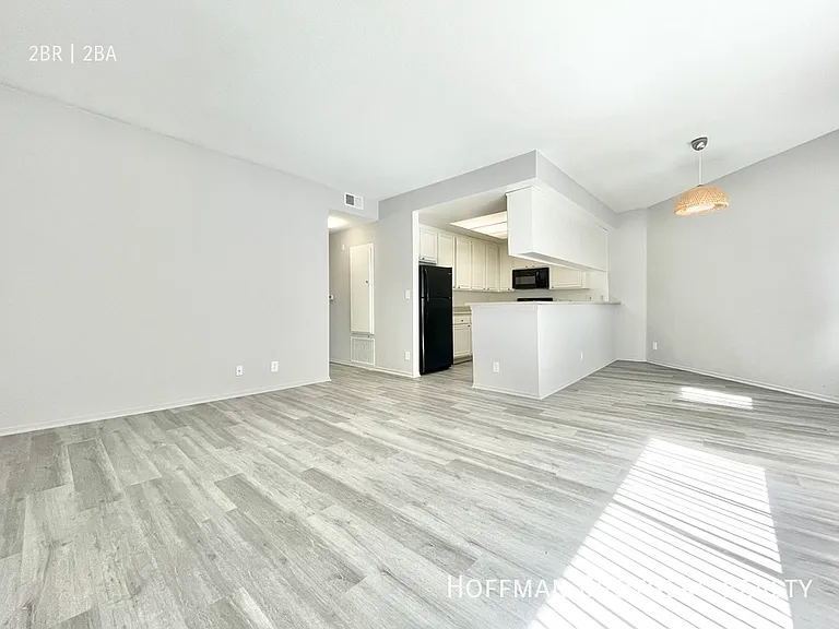11223 Richland Ave #302 — Photo 1