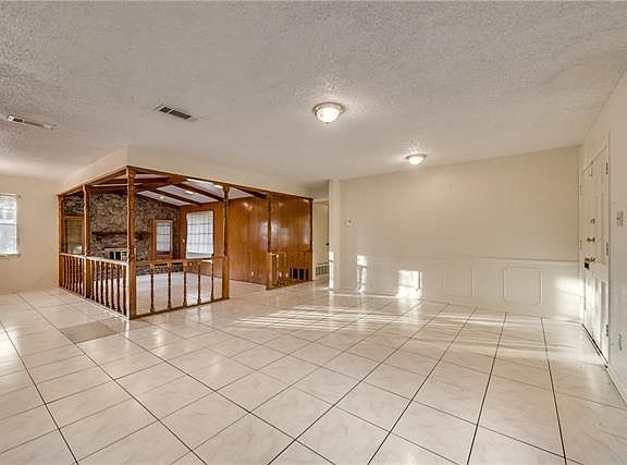 5th image of 1207 Willow Creek Dr