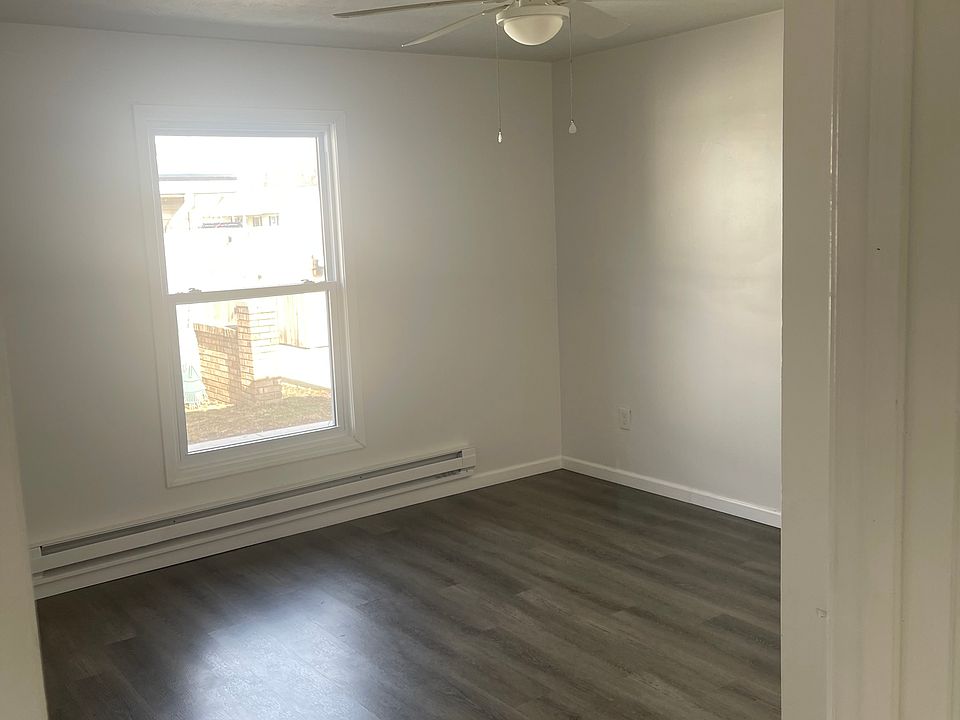 2nd image of 1313A Forest St