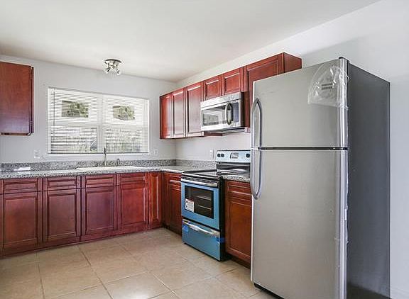 4th image of 4109 Mithra St
