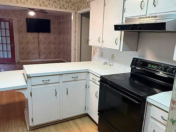 5th image of 188 Magnolia St