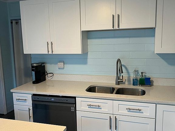 3rd image of 3059 Esperanza Ave
