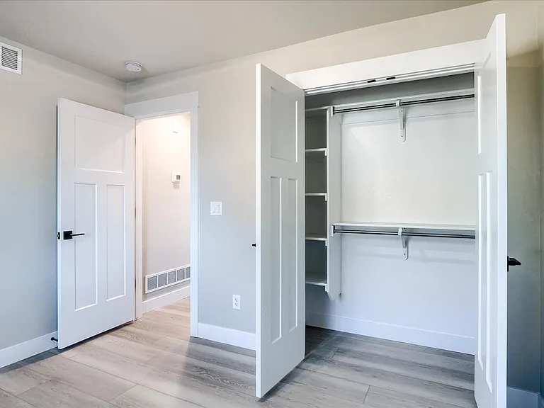 910 Phipps Ave — Photo 6