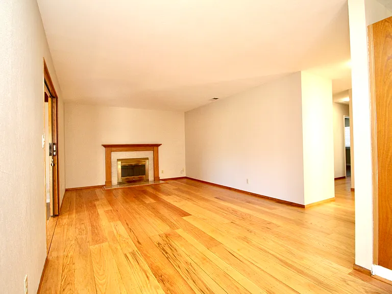 1358 Henderson Ln — Photo 14