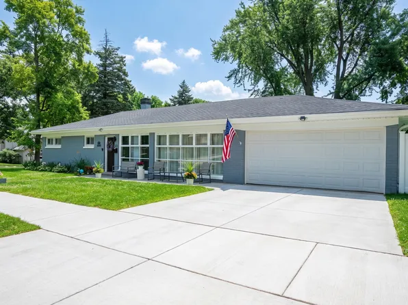 323 E Taylor Rd, Lombard, IL 60148