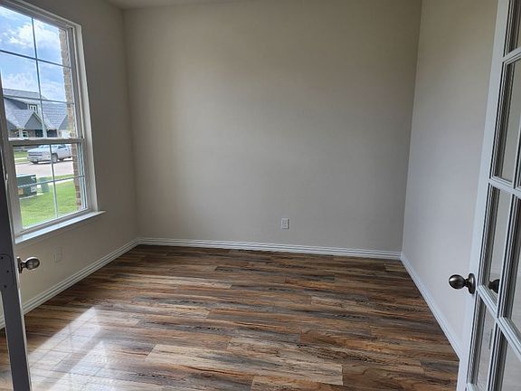 4th image of 804 Feather Edge Dr