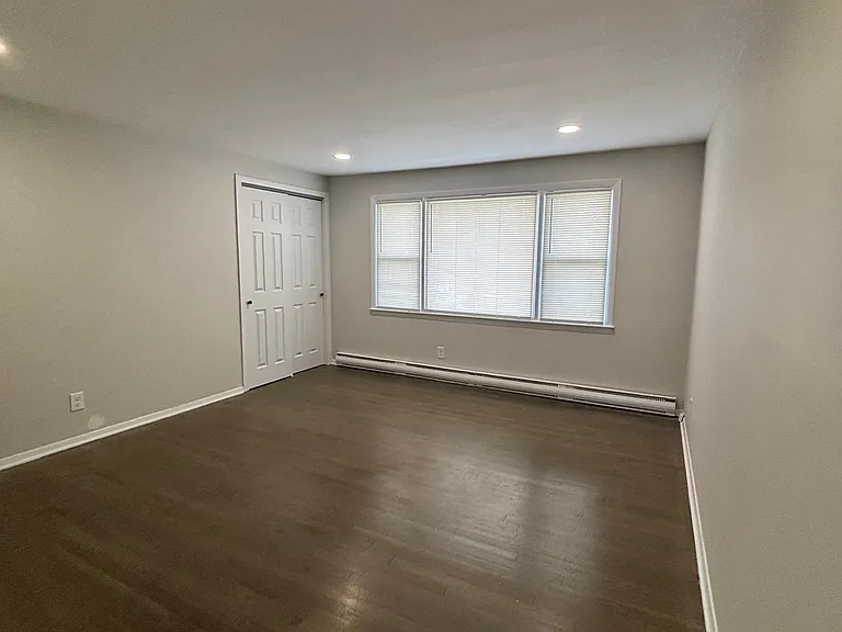 2 Cedar Grove Rd #4 — Photo 2