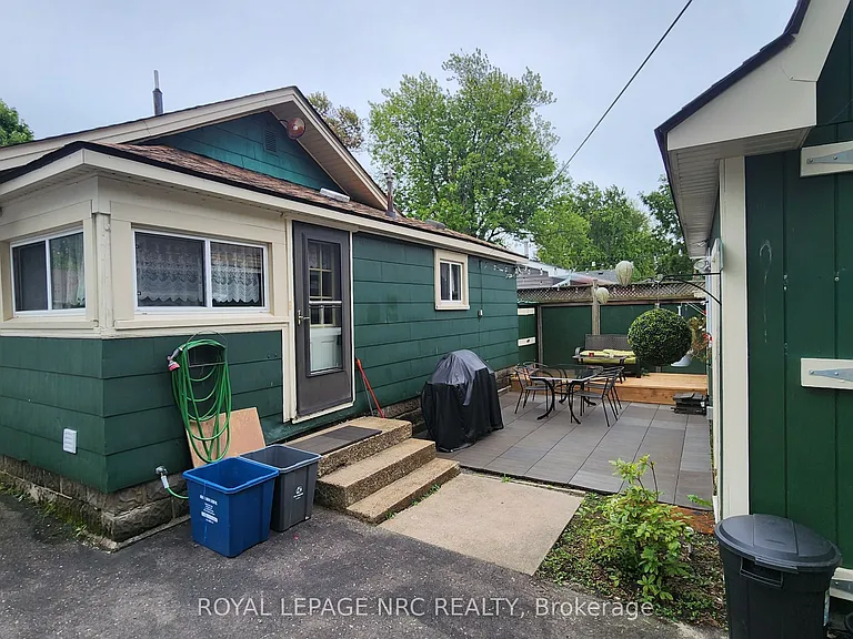 215 Devon Pl — Photo 12