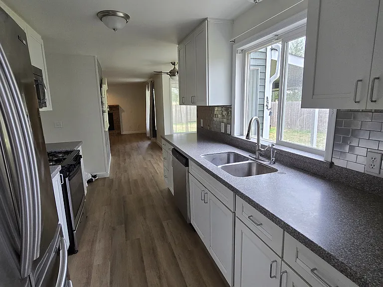 1004 Bathke Ave — Photo 3