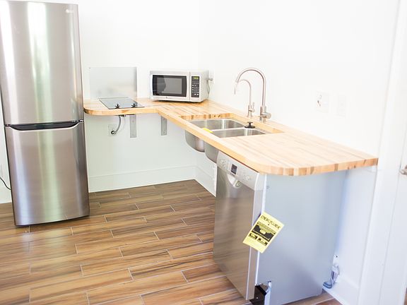 Efficiency kitchen with brand-new high-end stainless steel a