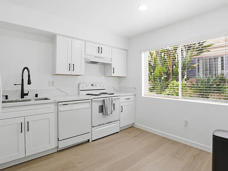 6864 Hyde Park Dr #C — Photo 5