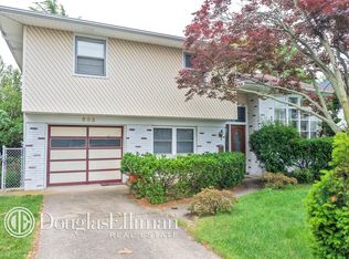 333 Ribbon St, Franklin Square, NY 11010