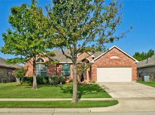 953 Sherry Ln, Saginaw, TX 76179
