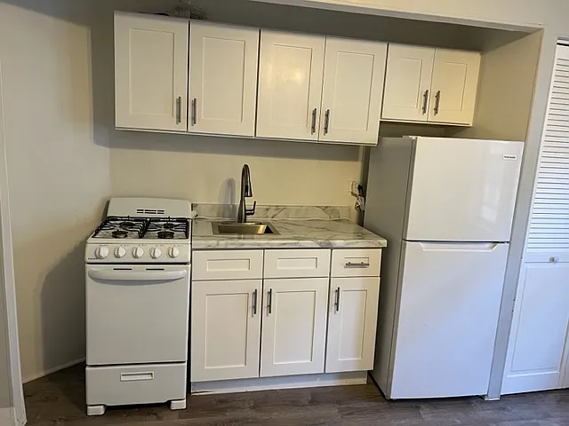 2400 W. Wilson — Photo 8