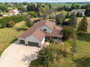 N966 Spring Valley Dr, Hortonville, WI 54944