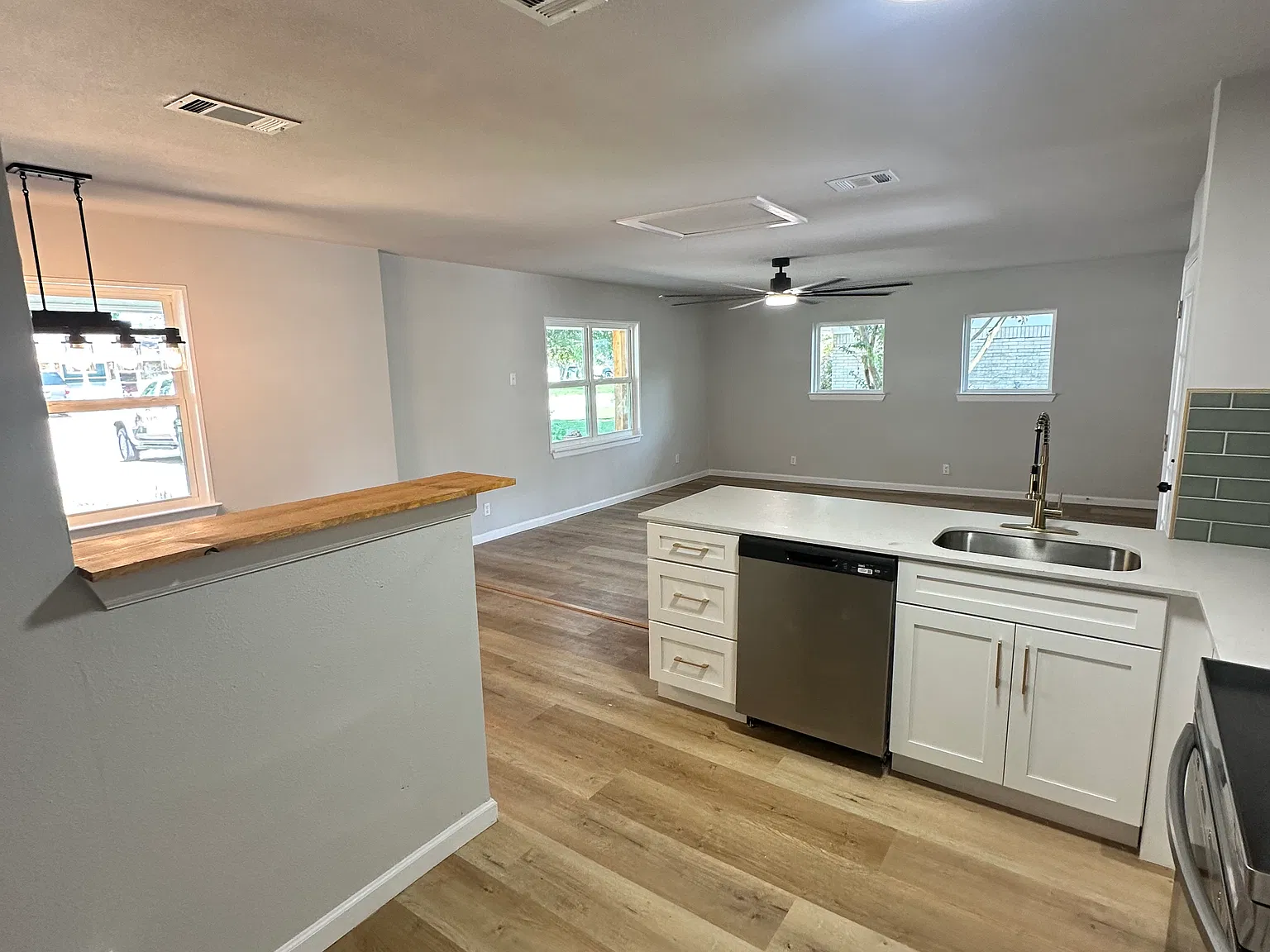 4 bed, 1556 sqft, $2,200 — Photo 3