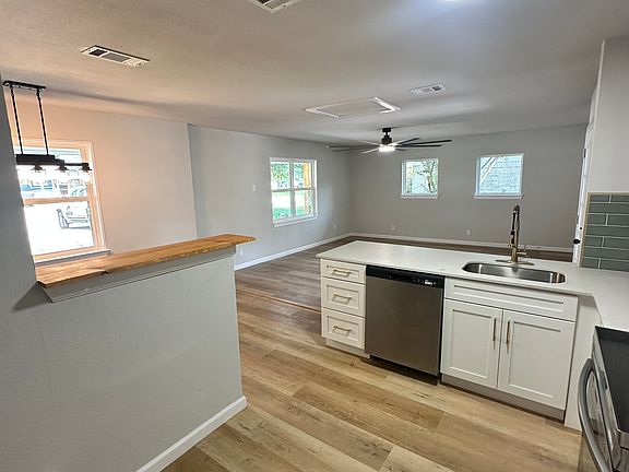 3rd image of 1708 Leon St