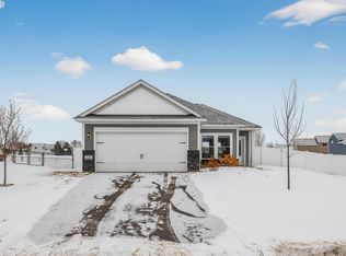 445 Wildflower Ln, Waverly, MN 55390