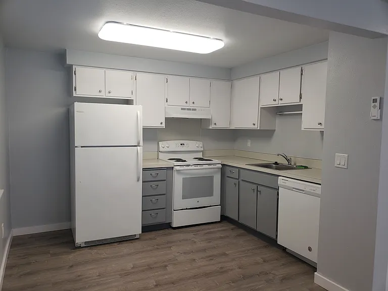 2213 Hawthorne St — Photo 1